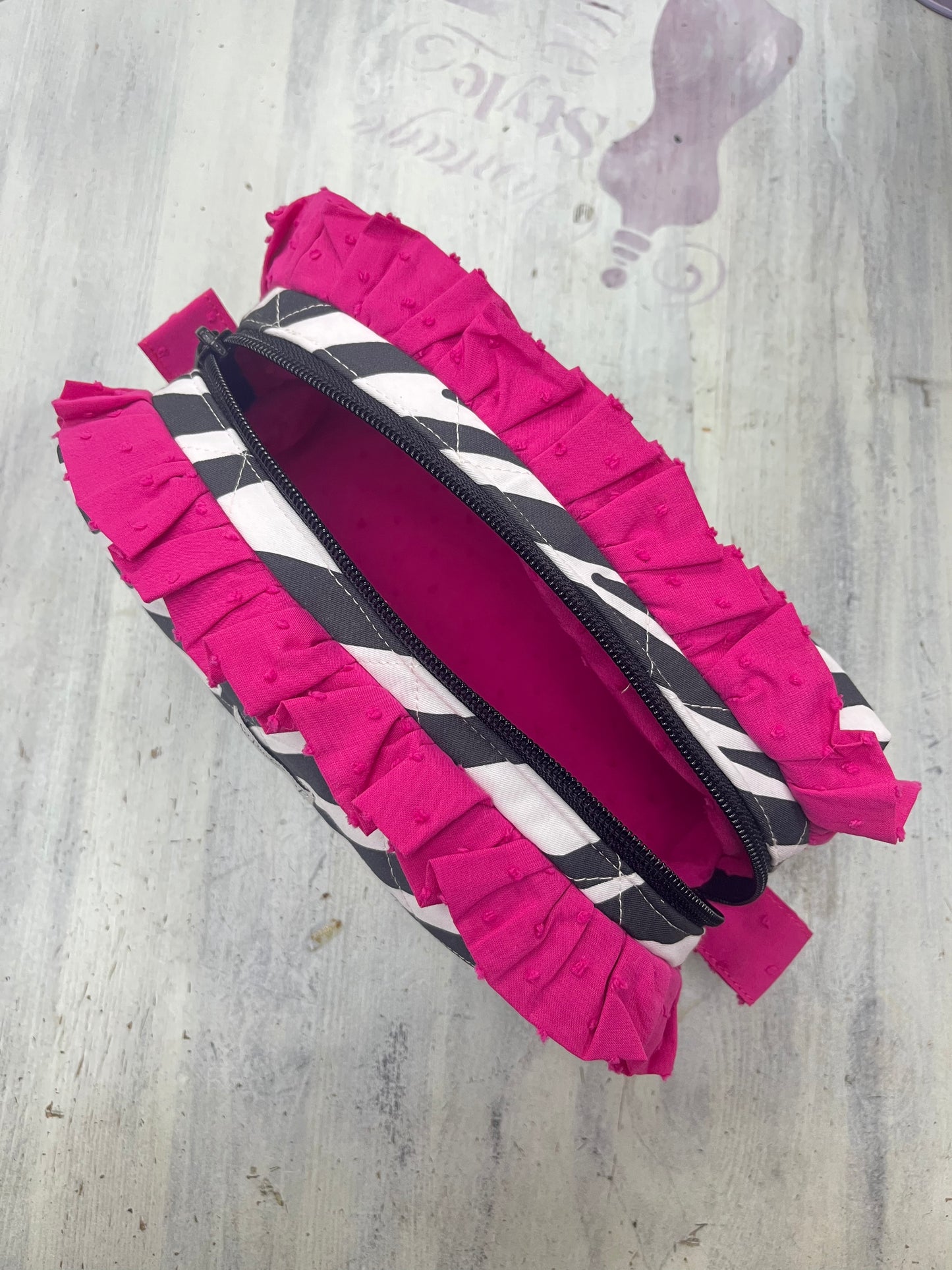 Necessaire com folhos