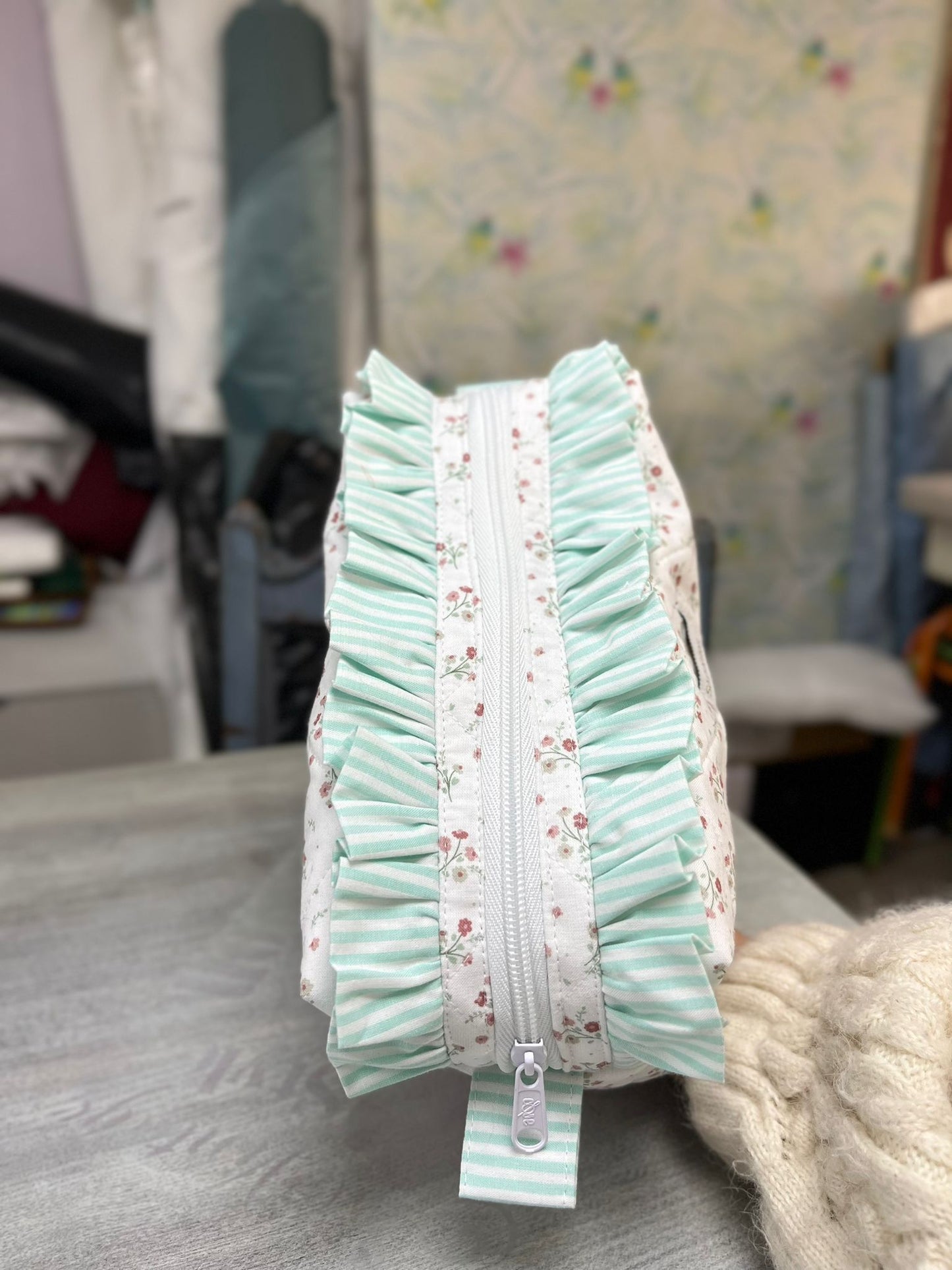 Necessaire com folhos