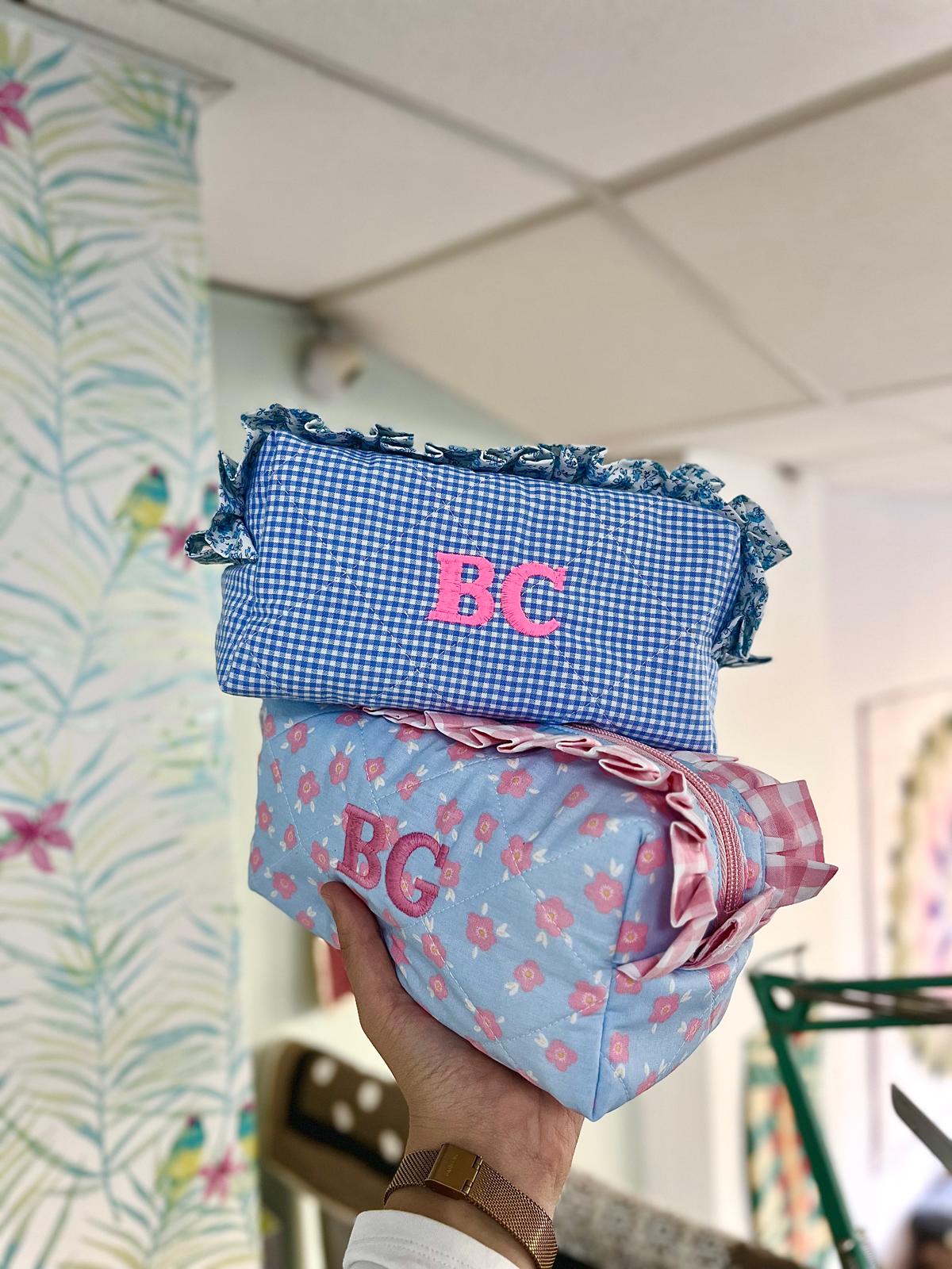 Necessaire com folhos