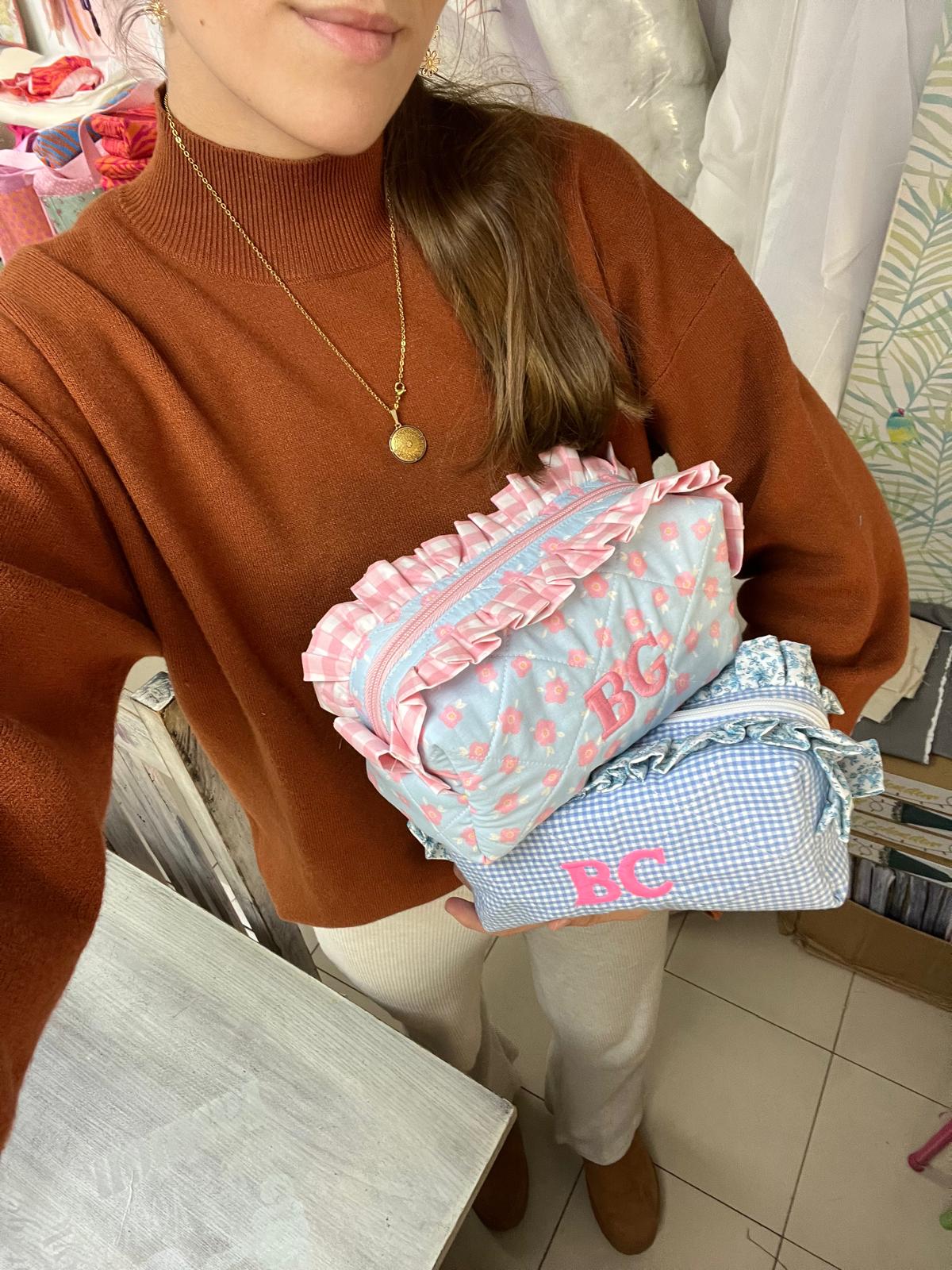 Necessaire com folhos