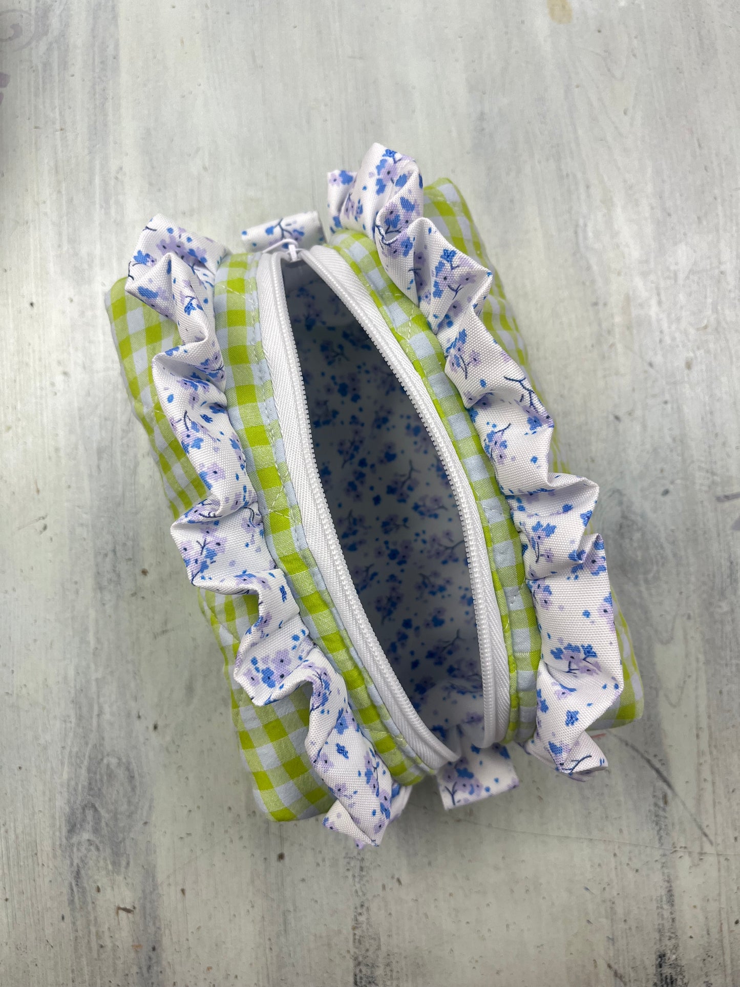 Necessaire com folhos