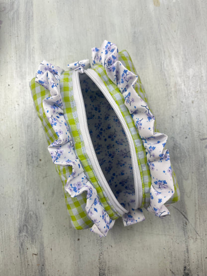Necessaire com folhos