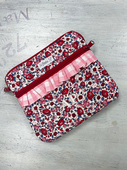 Bolsa para e-reader com folhos e fecho frontal