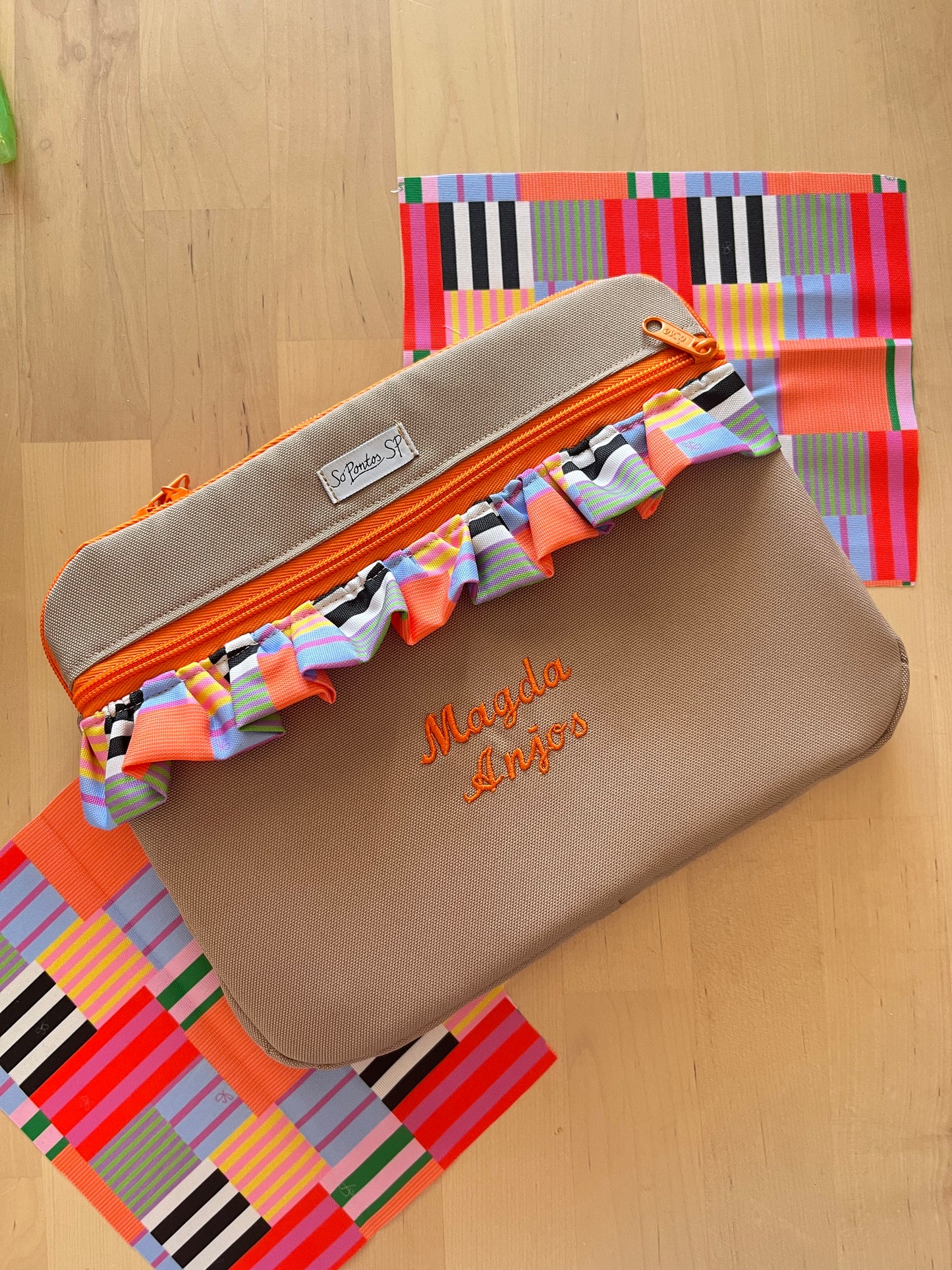 Bolsa para portátil / tablet com fecho frontal