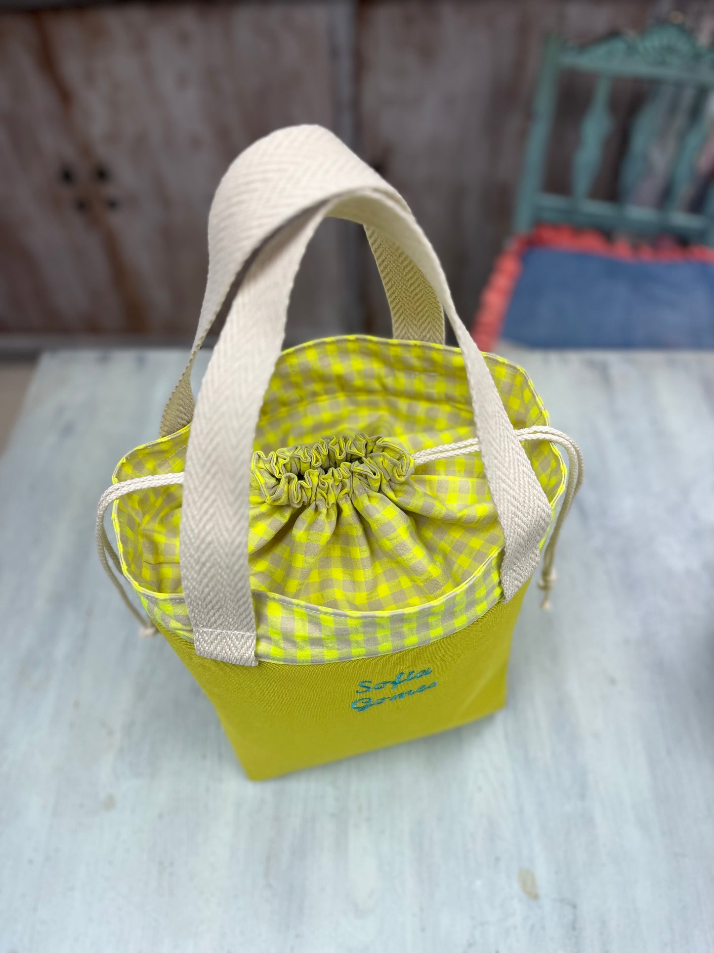 Lancheira com cordão