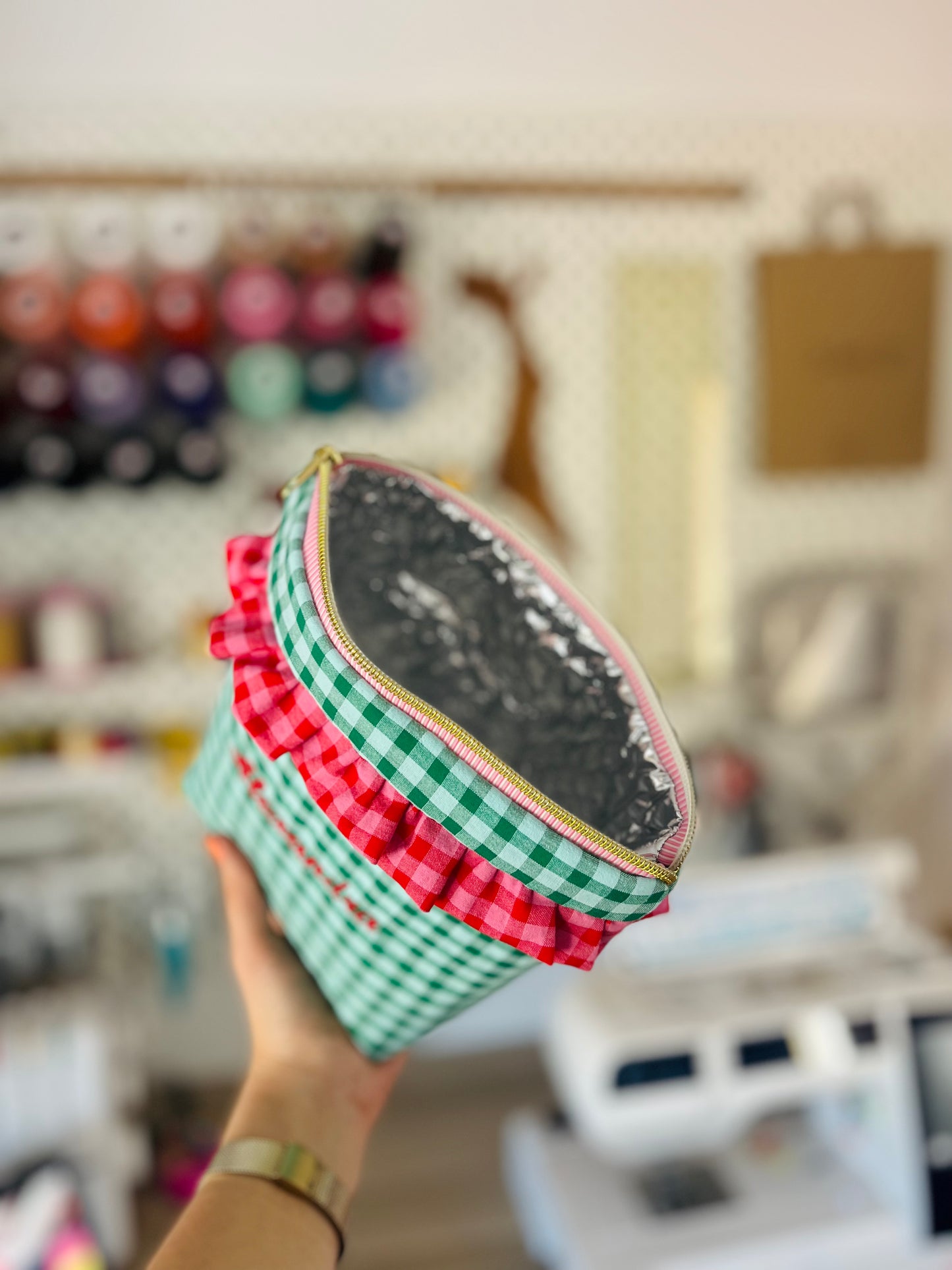 Necessaire térmica com folhos