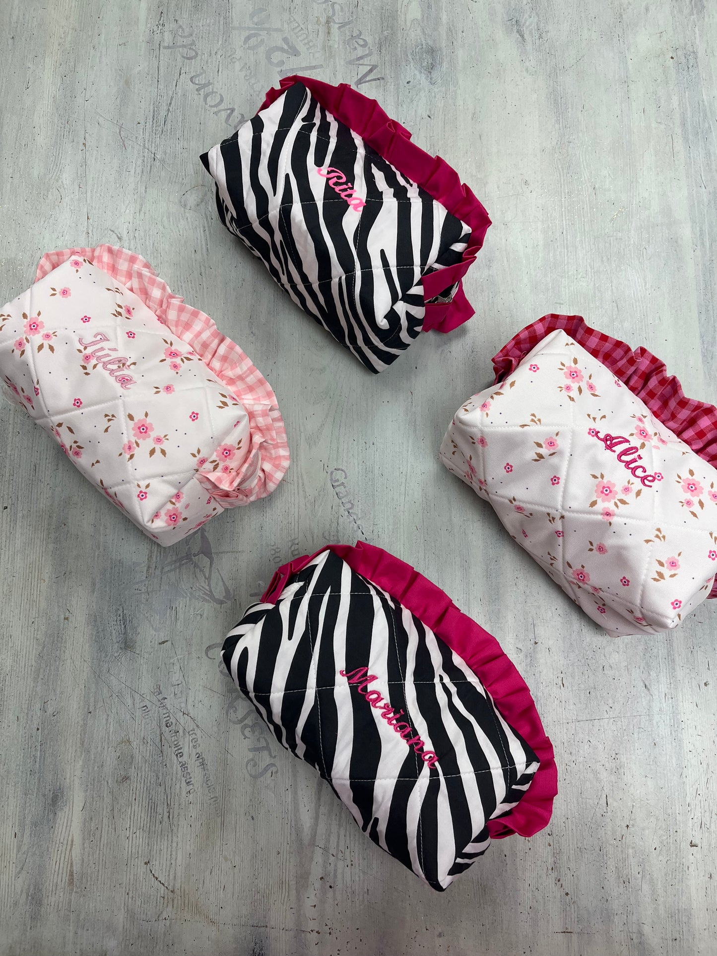 Necessaire com folhos